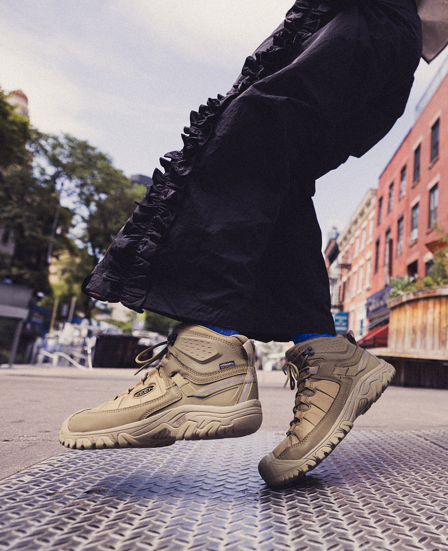 Men's Targhee EXP Waterproof Hiking Boot | Black/Black - Image 8